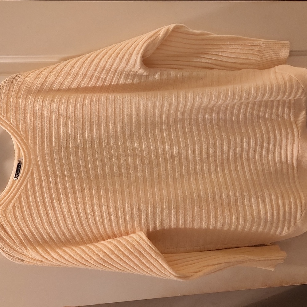 Elegant Cream Ribbed Sweater